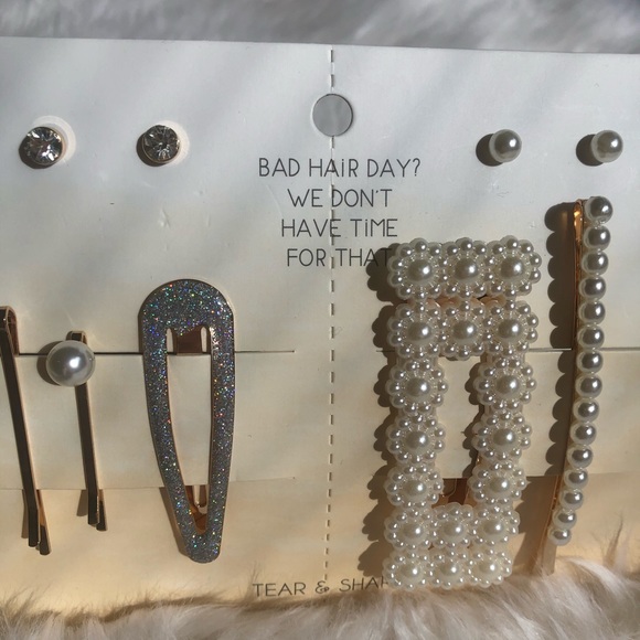 2/10$ Beautiful hair clips & earrings set. $10 - Picture 2 of 3